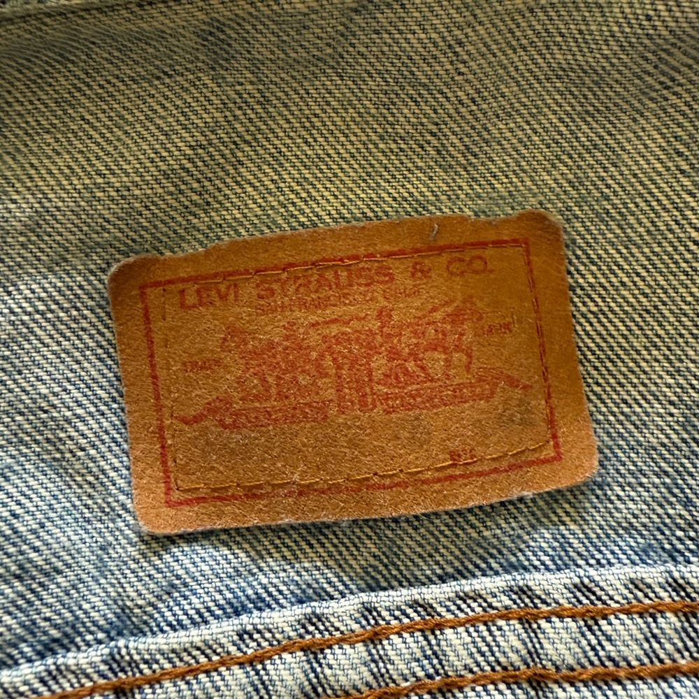 โ90s / Cutoff Leviโs Denim Vest - Picture 5 of 6